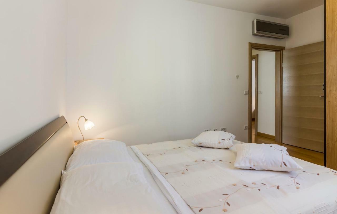 Apartman Kp Medulin Exterior foto