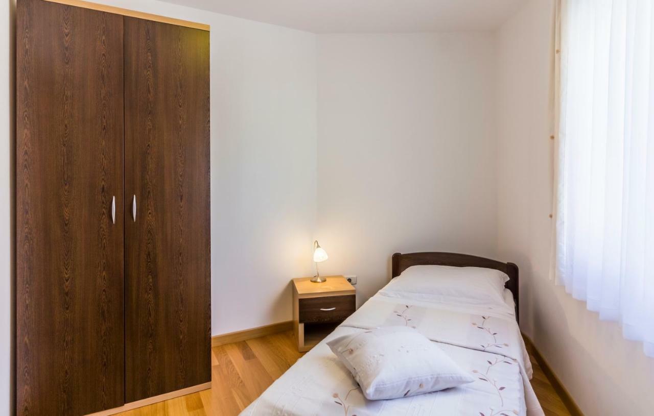 Apartman Kp Medulin Exterior foto