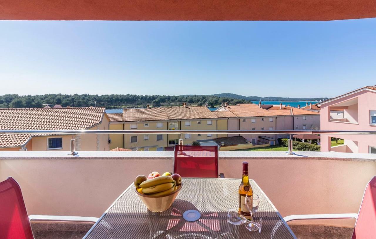 Apartman Kp Medulin Exterior foto